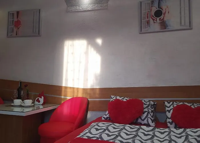 Pokoik Walentynka Bed & Breakfast 3*